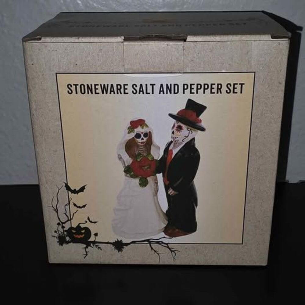 NEW Day of the Dead Salt & Pepper Bride & Groom Set